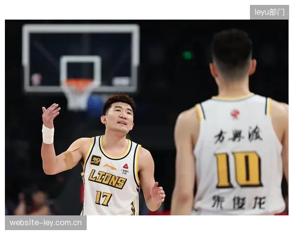 广厦双子星挡拆配合炉火纯青，孙铭徽的决策力是关键一环。
